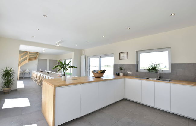 Spacious Holiday Home With Pond in Poperinge - Photo 27