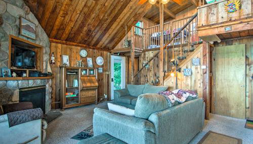 Lakefront Montague Cottage w/ Deck & Beach! - Foto 5