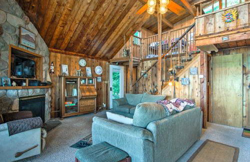 Lakefront Montague Cottage with Deck and Beach! - Foto 5