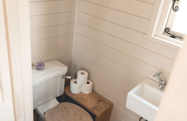 Dog Friendly Shepherd's Hut, Perfect for Couples - Photo 10