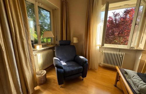 Lautertal Panorama-Suite - Kingsize-Bett & Badewanne & Dusche - Raucherbereich vor überdachten Terrasse - Rosengarten - Parkplätze 15m entfernt- Naturschutzgebiet vor Haustüre - sehr ruhige Gegend - Self-Checkin - 45qm2 - Foto 13