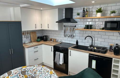 The Banditry, Glastonbury - Photo 2