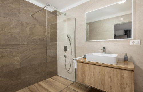 Romantic villa with pool, surrounded by nature - ID 2507 - by TRAVELER tourist agency Krk - Foto 46