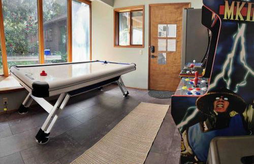 Waterfront Retreat with Fireplace, Hot Tub & Sauna - Foto 45