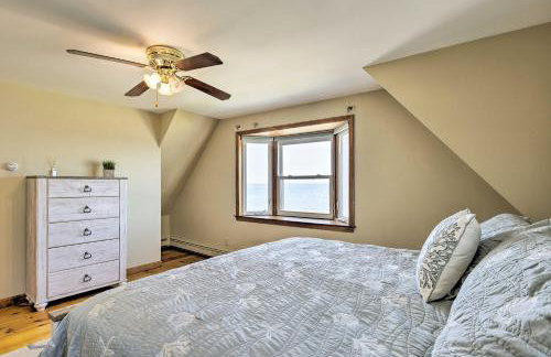 Oceanfront Cape Cod Home with Porch, Yard and Grill! - Foto 13