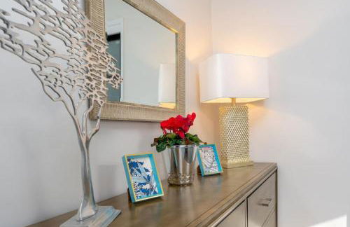 100 PERCENT NEW STUNNING HUGE HOME, GARDEN BEACH, RESERVED Parking - Foto 35