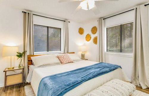 Woodsy Retreat, steps to Bay - Hot tub! - Foto 21