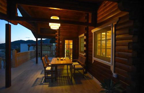 La casica de madera con Jacuzzi exterior y barbacoa - Foto 28