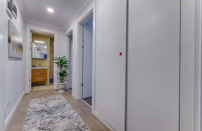 Gorgeous Central 2BR Condo w City Views - Foto 25