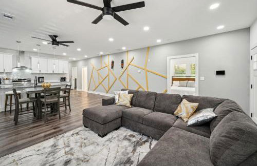 Centrally Located Home in Atlanta-10 Mins from GA Aquarium, Mercedes Benz Stadium, & Much More - Foto 1