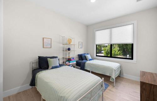 Colorful retreat near beach and pickleball courts - Foto 17