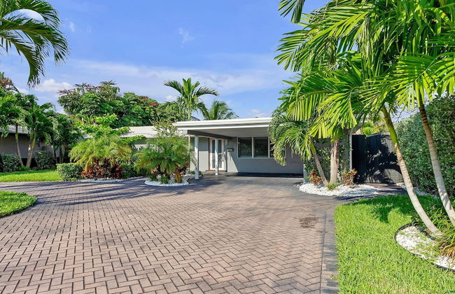 Flirty Flamingo Colorful Waterfront Escape w Pool - Foto 45