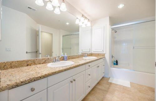 Luxury Irvine Spectrum 2 bedrooms 2 Bathrooms Kitchen pool Apartment - Foto 16