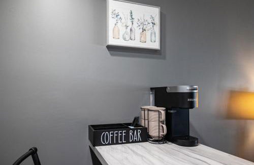 Chic New York Studio with Kitchen - Foto 8