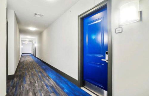 Lux Penthouse Skyline, Views Gym , Free Parking & Wifi - Photo 29