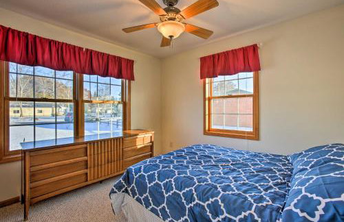 Cozy Riverfront Home with Fire Pit in Houghton Lake! - Foto 18