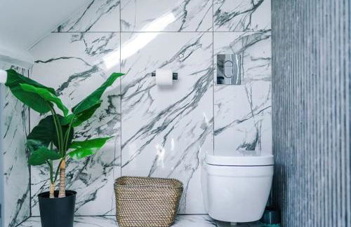 Incredible Home With Games Room, Sleeps 8, Parking Included, Perfect For Groups, Families, Contractors, Professionals - Photo 60