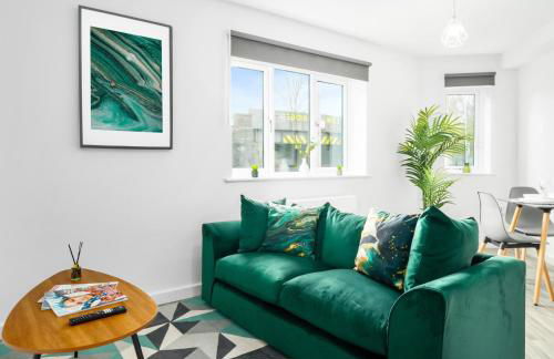 Modern 2 Bed Apartment - Parking - Smart TV - Fast Wi-Fi 27CR - Foto 1