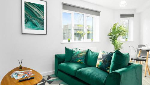 Modern 2 Bed Apartment - Parking - Smart TV - Fast Wi-Fi 27CR - Foto 1