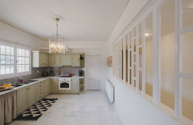 Mid-Century Modern Villa Vintage Charm - Foto 15