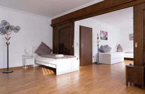 Casaba Suite 2-150qm-4 Rooms-Free Private Parking-House with garden - Foto 2