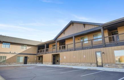 Cozy Swiss Condo -King Bed, Sleeps 6, Free Blanket - Foto 15