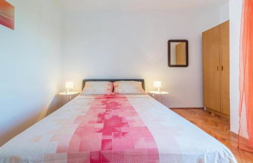 Gorgeous Apartment In Stara Vas - Photo 17