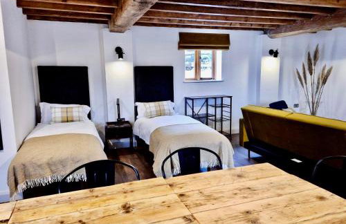 Hastings Retreat Rural barn conversions with Private Lake - Foto 10