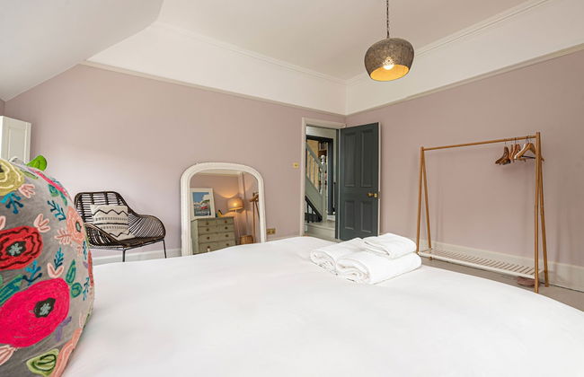 Chic and Colourful Family Home by Underthedoormat - Foto 24