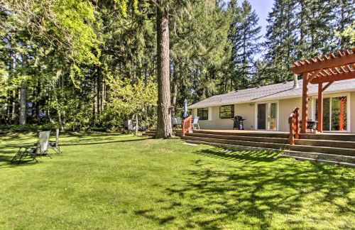 Quiet Lakefront Olympia Home with Dock on Half Acre - Foto 27