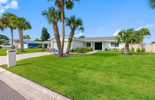 Brand New Saltwater Pool! - Waterfront Canal - Luxury Home - Foto 76