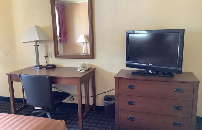 Silver Spur Vintage Inn & Suites - Photo 19