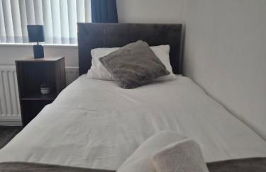3 bedroom house-Ellesmere Port - Photo 10