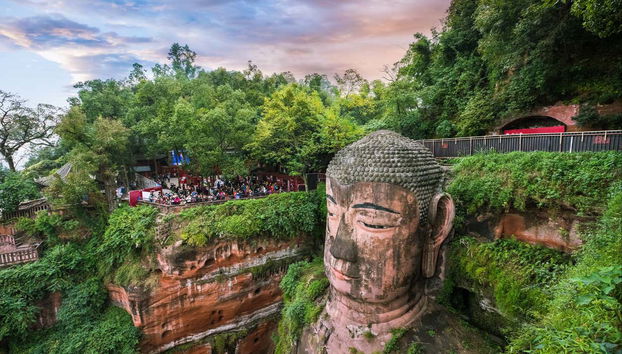 Vue depuis le belvédère au sommet du Grand Bouddha