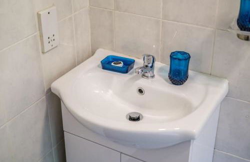 Monicas Apartment Lovely ground floor 2 bedroom serviced apartment - Foto 13