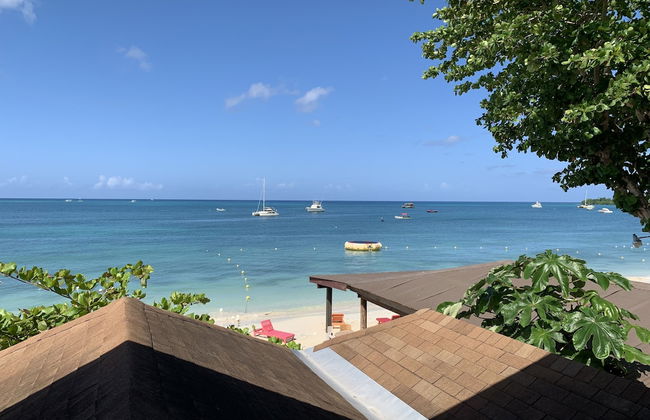 King Suite at Oceanview Resort in Jamaica - Enjoy 7 Miles Of White Sand Beach! 1 Bedroom Villa by RedAwning - Photo 1