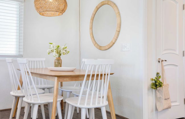 Surfrider II by Avantstay Walk to the Beach + Balcony - Photo 11