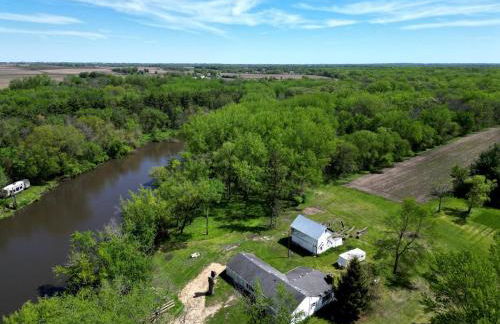 Riverside Retreat - Renovated Home on 15 Acres! - Foto 5