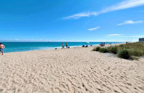 TROPICAL Palm Beach NEW SUITE 3 Beds 2 BEDRS &2BATHROOMS ENSUITE BEACH 5 MINOutdoorPOOL Garden - Photo 21