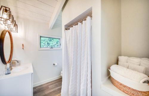 Pet-Friendly Buxton Home with Balcony, 2 Mi to Beach - Foto 8