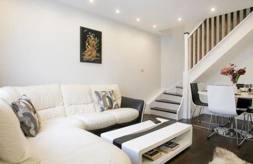 Charming Home - Free Parking - Private Garden - Pass the Keys - Foto 11