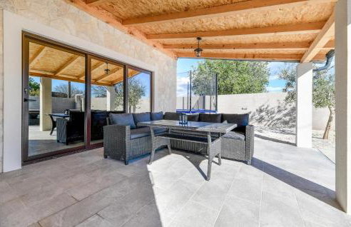 4 Bedroom Amazing Home In Prkos - Foto 2