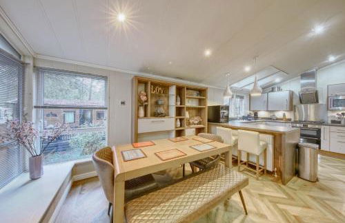 New Forest lodge - 194 NO PETS - Photo 6