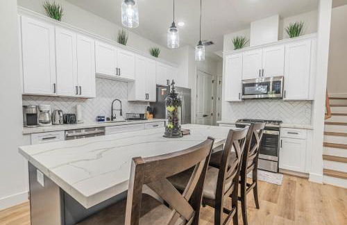 Luxury Haven near Dwtn, Med CTR, with Fast Free WiFi, Parking - Foto 12