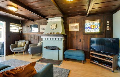 Charming Catalina Gem w/ Deck: Walk to the Beach - Foto 14