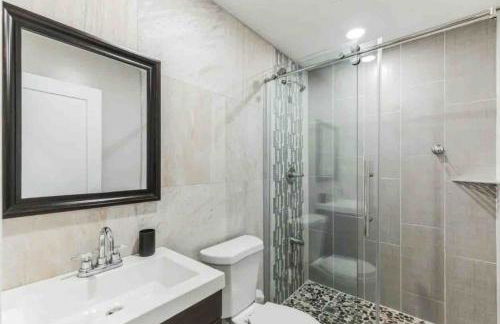 Large Bi-Level 2BR Loft in Old City that Sleeps 8 - Foto 15