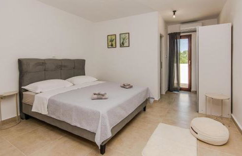 Gorgeous Home In Popovici With Wifi - Photo 26