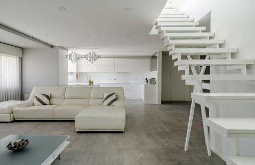 River Town View - Luxury Apartment with Jacuzzi on Terrace - Foto 27