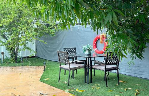 Relaxing Retreat 2BR Oasis with Pool and Outdoor BBQ - Foto 26