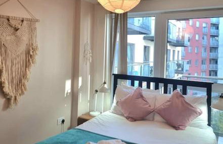 2-bed 2-bath Greenwich Apartment with balcony & lift - Photo 7